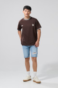 Bermuda de jean slim azul medio con rotos y tiro bajo