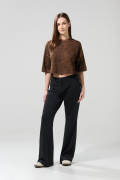 Pantalón negro flare con bota ancha y tiro medio