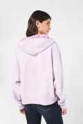 Buzo lila oversize con capota y diseños de Bob Esponja