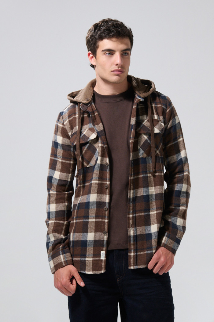 Sobrecamisa unicolor con capota, cuadros y bolsillos