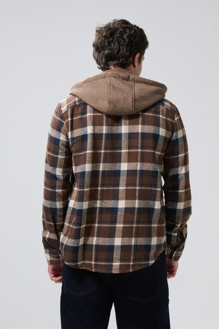 Sobrecamisa unicolor con capota, cuadros y bolsillos