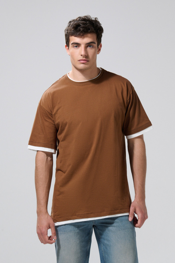 Camiseta oversize cuello redondo unicolor con contrastes