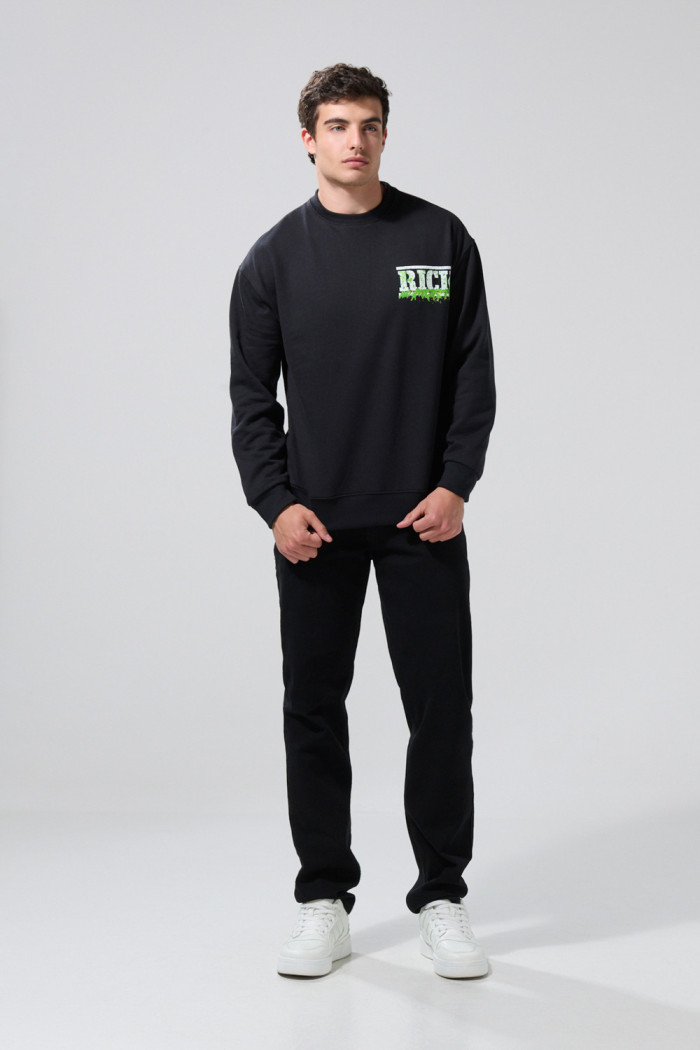 Buzo cuello redondo negro con artes de Rick and Morty