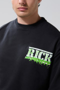 Buzo cuello redondo negro con artes de Rick and Morty