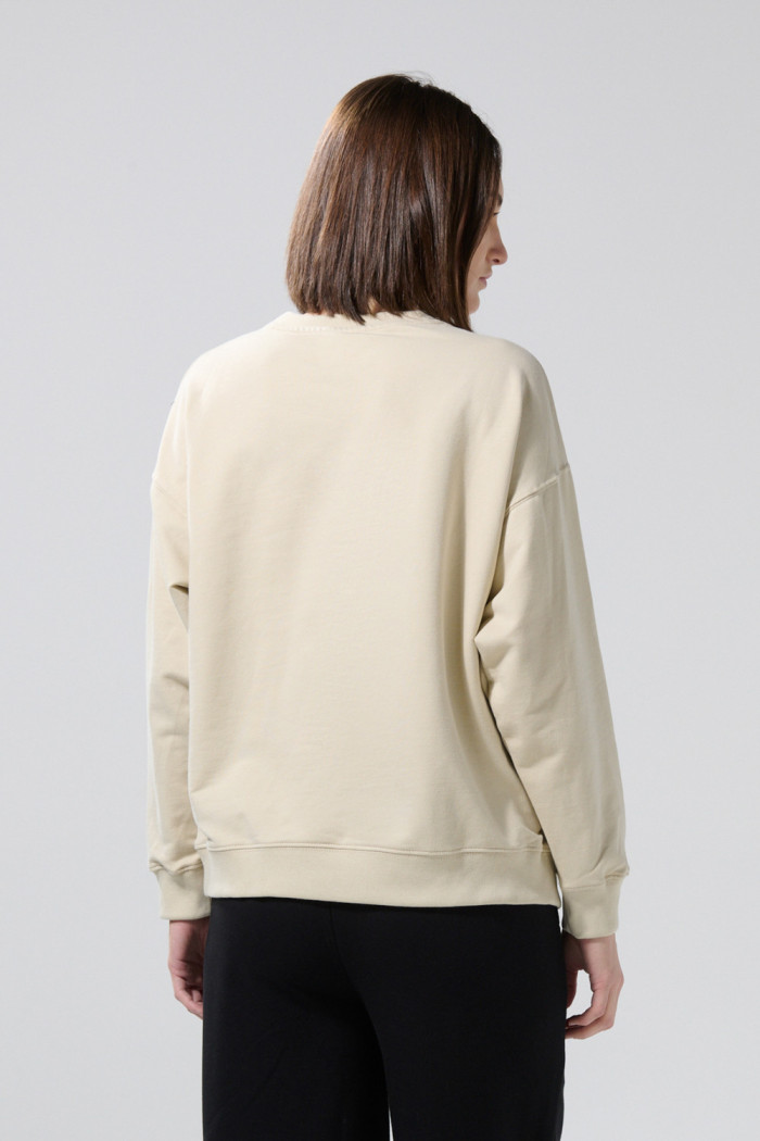 Buzo cuello redondo perchado unicolor oversize