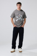 Camiseta gris de Looney Tunes con cuello redondo