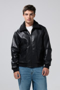 Chaqueta en PU negra con cuello trucker afelpado
