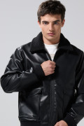 Chaqueta en PU negra con cuello trucker afelpado