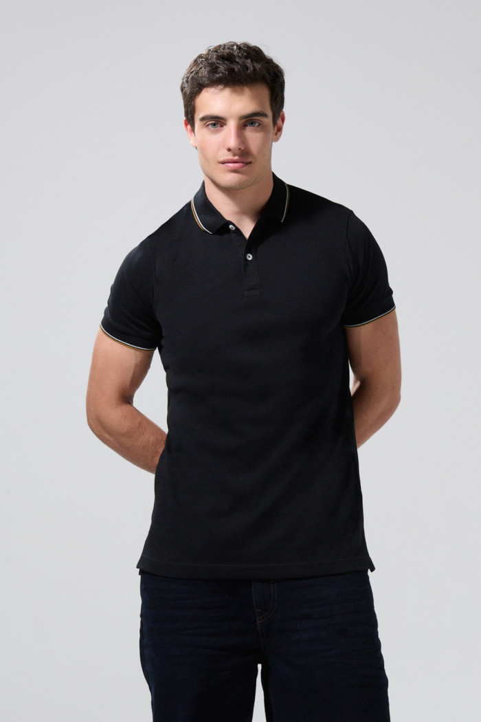 Camiseta polo unicolor manga corta con aberturas