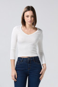 Camiseta cuello V crema clara con manga larga
