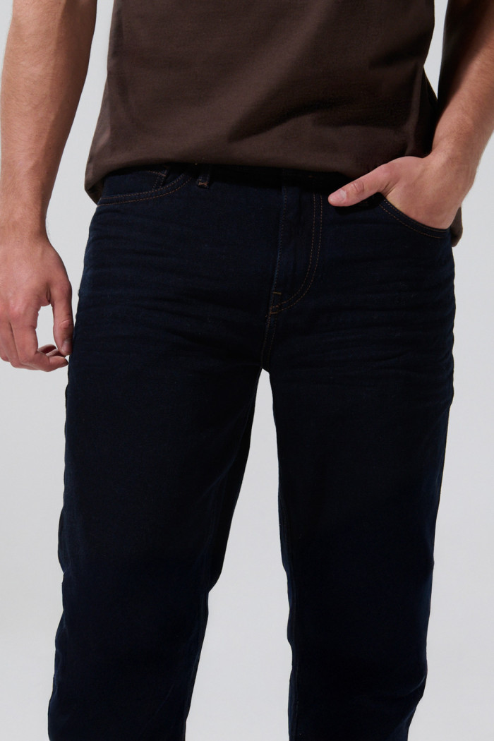 Jean tiro bajo 90´S azul intenso con cremallera y bota recta