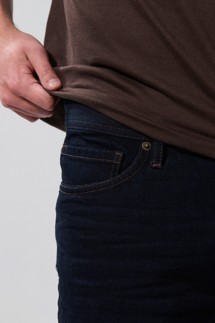Jean tiro bajo 90´S azul intenso con cremallera y bota recta