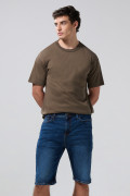 Bermuda tiro bajo slim en jean azul oscura con desgastes