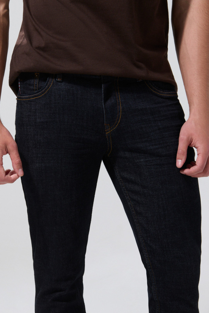 Jean ceñido azul intenso skinny con tiro bajo