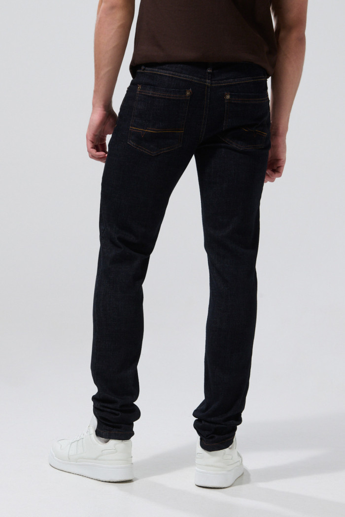 Jean ceñido azul intenso skinny con tiro bajo
