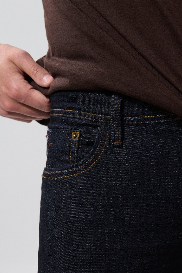 Jean ceñido azul intenso skinny con tiro bajo