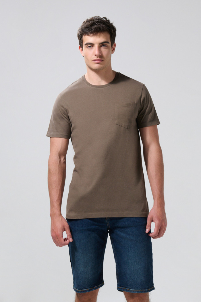 Bermuda de jean slim tiro bajo azul oscura con cremallera