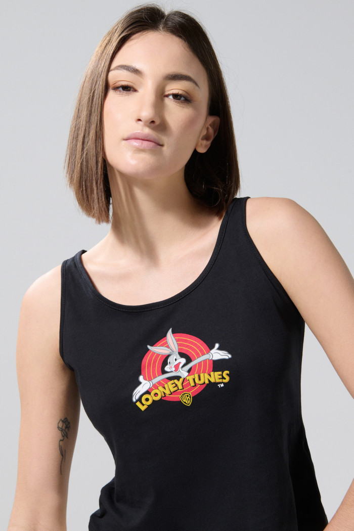 Camiseta negra manga sisa con arte de Looney Tunes