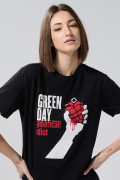 Camiseta negra manga corta con estampado de Green Day