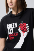 Camiseta negra manga corta con estampado de Green Day