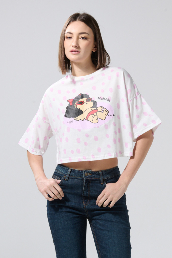 Camiseta oversize crop top crema con arte de Mafalda