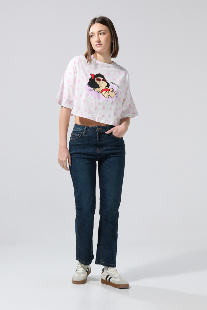 Camiseta oversize crop top crema con arte de Mafalda