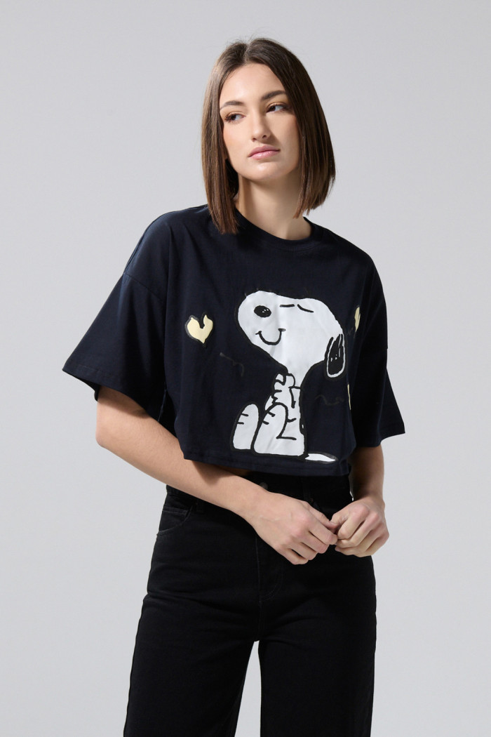 Camiseta oversize crop top azul con diseño de Snoopy