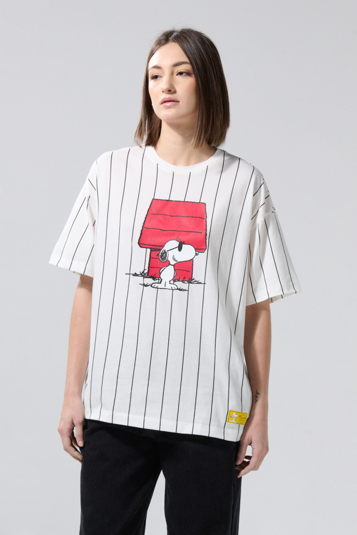 Camiseta oversize a rayas crema de Snoopy manga corta