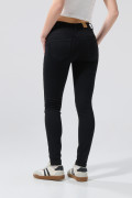 Jean push up tiro alto negro con realce posterior y bolsillos