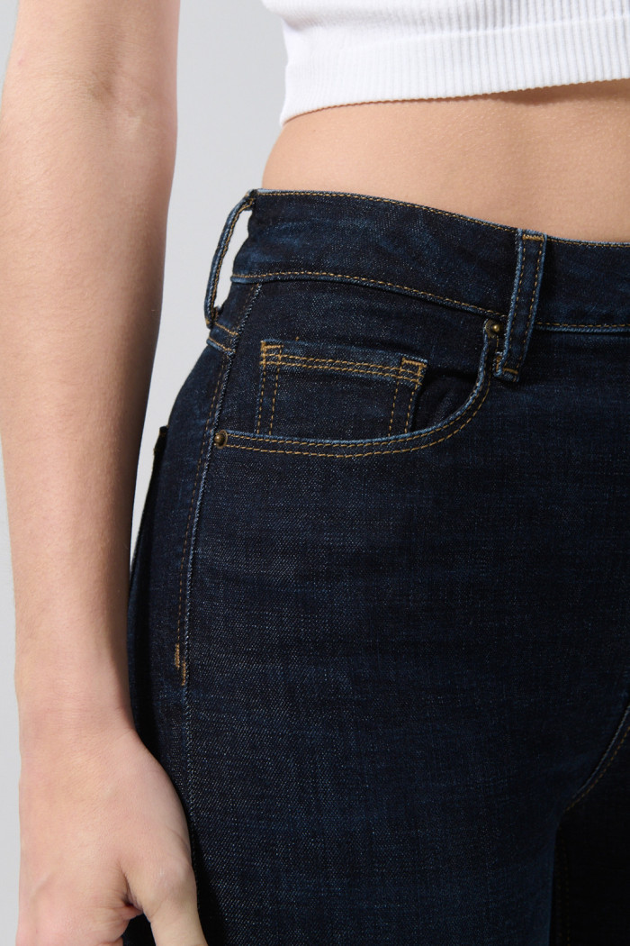 Jean tiro súper alto jegging azul intenso con ajuste ceñido