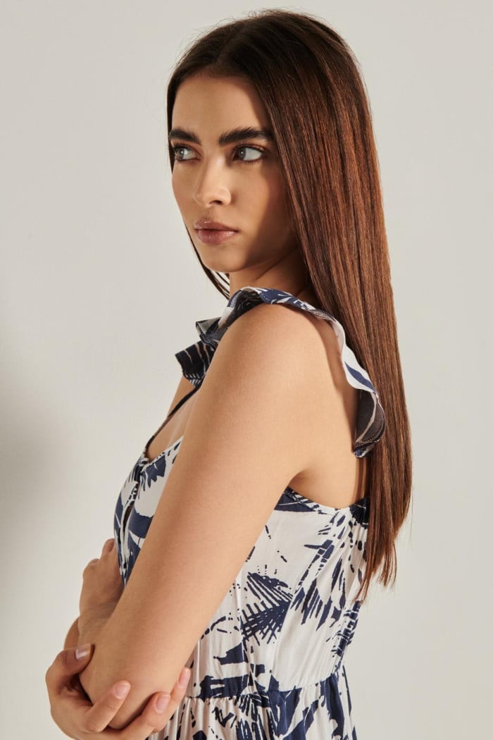 Vestido corto azul estampado con botones y cuello bandeja