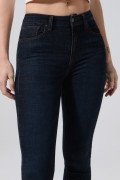 Jean azul intenso push up tiro alto con pinzas posteriores
