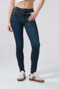 Jean push up azul oscuro con tiro alto, realce y bolsillos