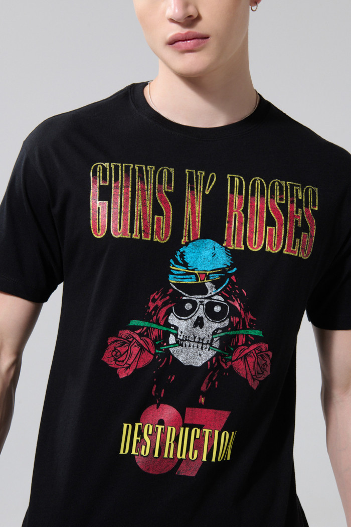 Camiseta negra manga corta con diseño de Guns N´ Roses