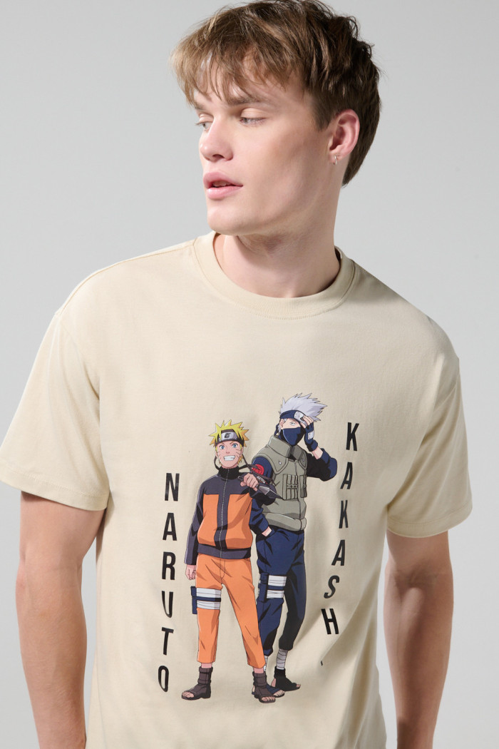 Camiseta de Naruto kaki clara con cuello redondo