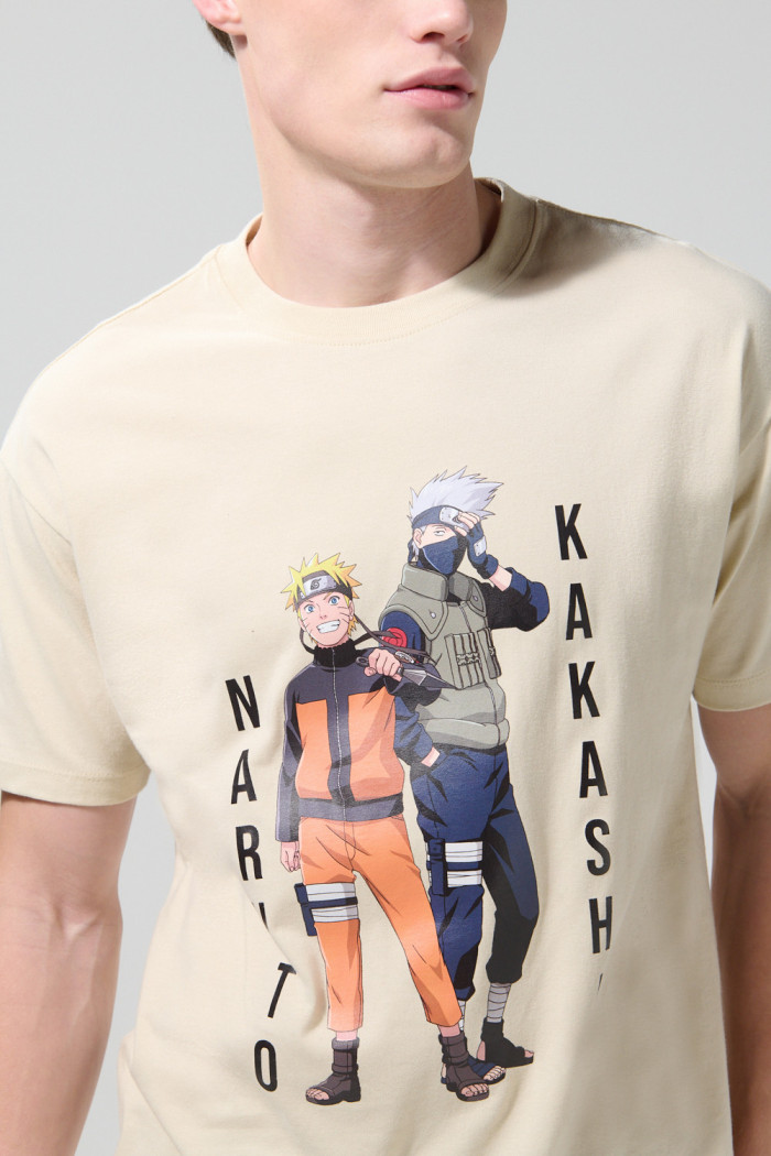 Camiseta de Naruto kaki clara con cuello redondo