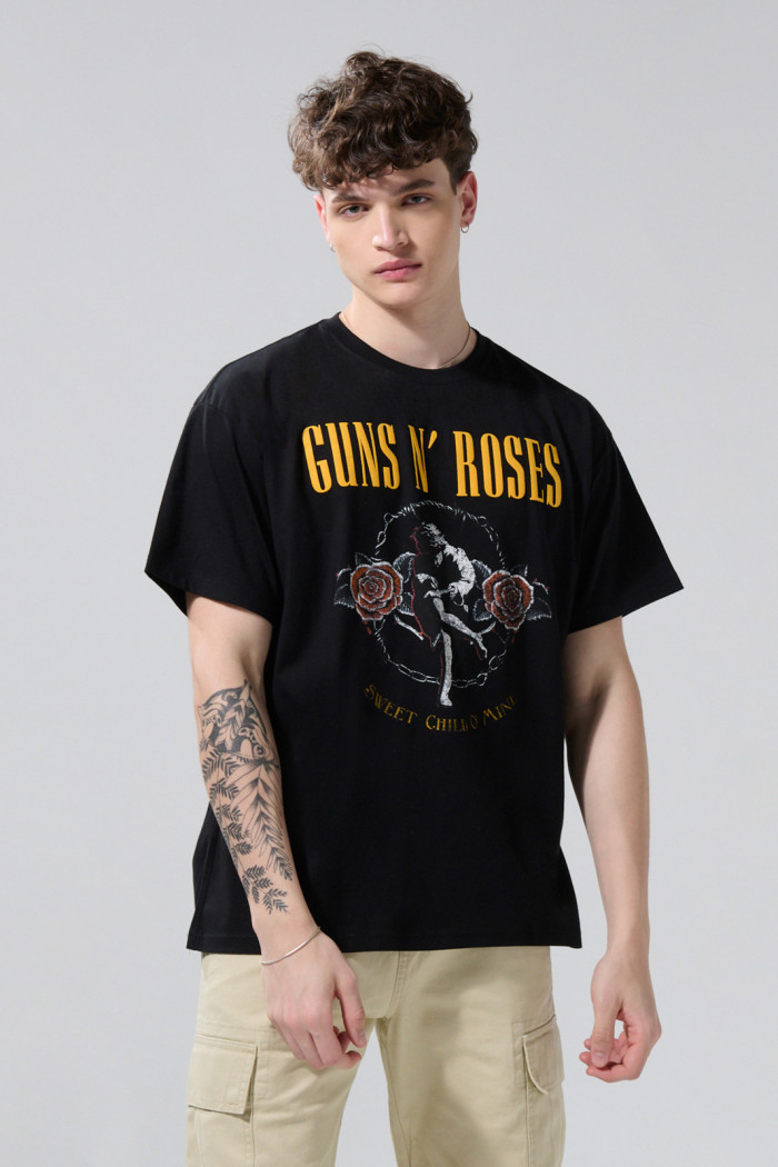 Camiseta de Guns N´ Roses negra oversize con manga corta