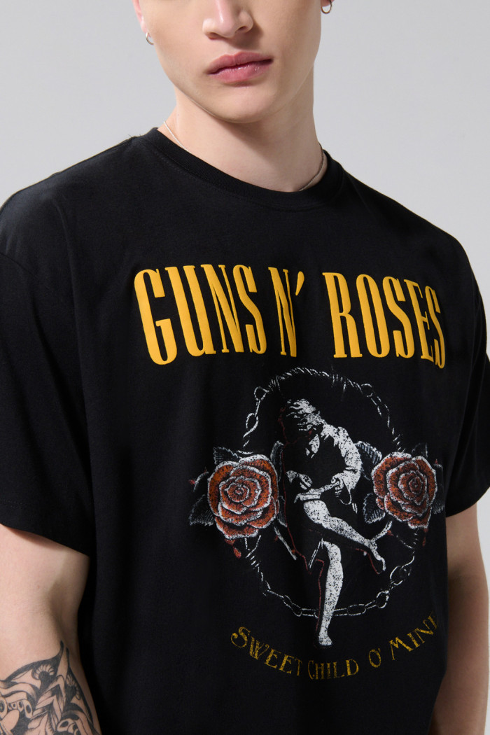 Camiseta de Guns N´ Roses negra oversize con manga corta