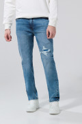 Jean azul claro straight leg con rotos y tiro bajo