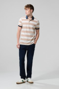 Camiseta polo kaki clara con rayas blancas continuas