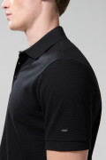 Camiseta unicolor tipo polo con manga corta y botones