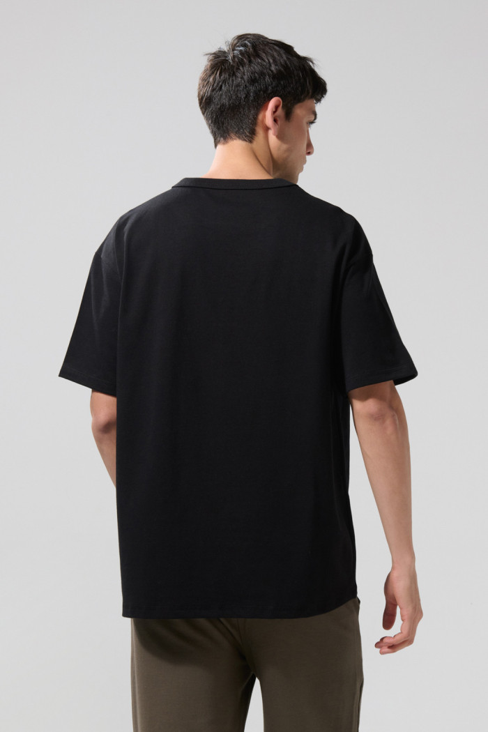 Camiseta oversize unicolor en algodón cuello redondo