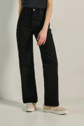 Jean tiro alto 90´S negro con bota ancha y bolsillos