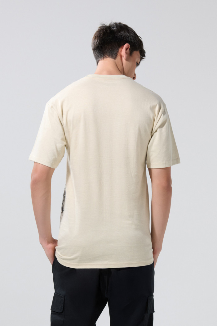 Camiseta kaki clara de One Piece con manga corta