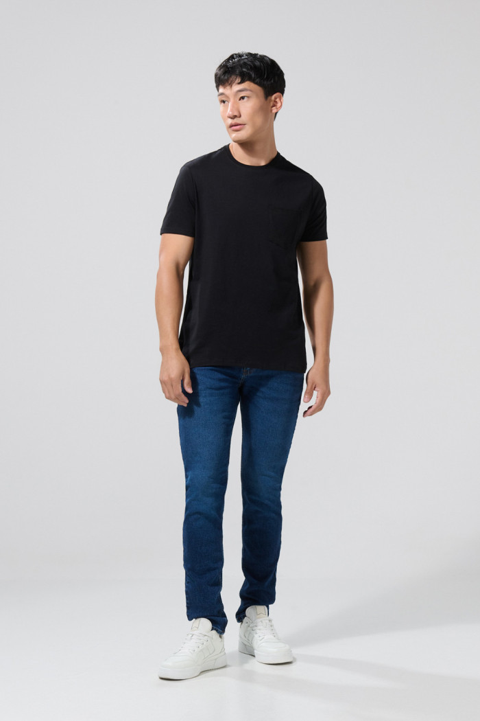Jean azul slim con bolsillos, tiro bajo y desgastes
