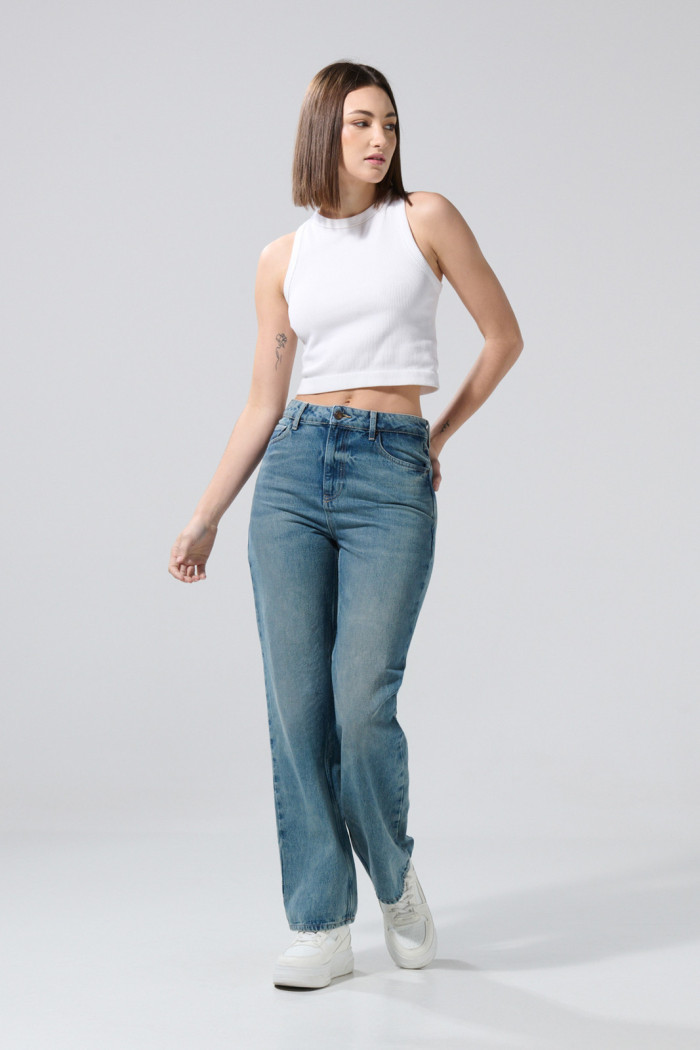 Jean 90´S azul medio con tiro alto y bota recta