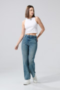 Jean 90´S azul medio con tiro alto y bota recta