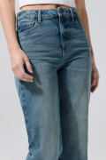 Jean 90´S azul medio con tiro alto y bota recta