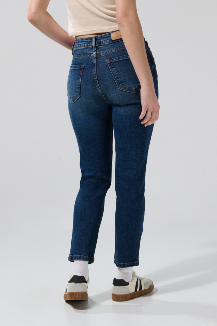 Jean mom bota recta tiro súper alto azul oscuro