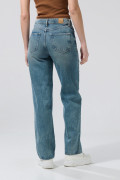 Jean azul medio 90´S tiro alto con desgastes y bota recta